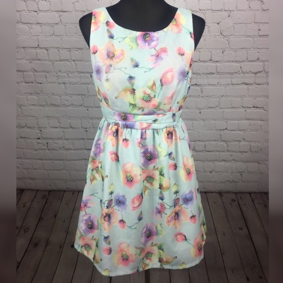 En Creme Dresses & Skirts - En Creme Pastel Floral Cocktail Dress